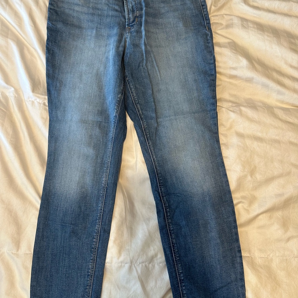 Old Navy Women's Straight Fit Blue Jeans